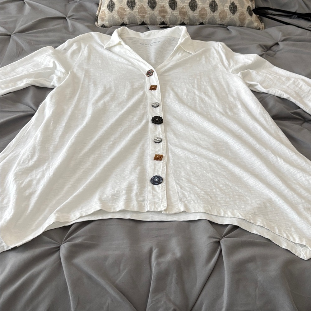 Soft Surroundings White Button-Down Shirt w/ Unique Buttons.Excellent condition - Picture 8 of 9